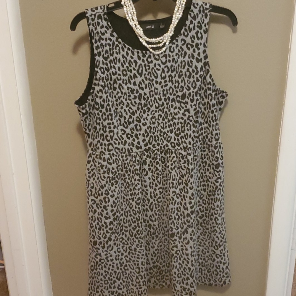 GUC Sleeveless dress w/pockets